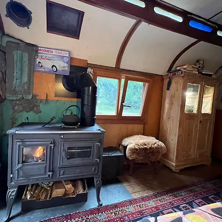 פארק נופש Historischer Zirkuswagen Mit Outdoor-kueche Und Orientalischem Bad