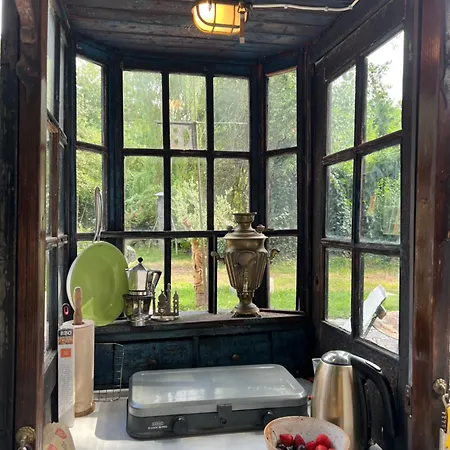 Historischer Zirkuswagen Mit Outdoor-kueche Und Orientalischem Bad