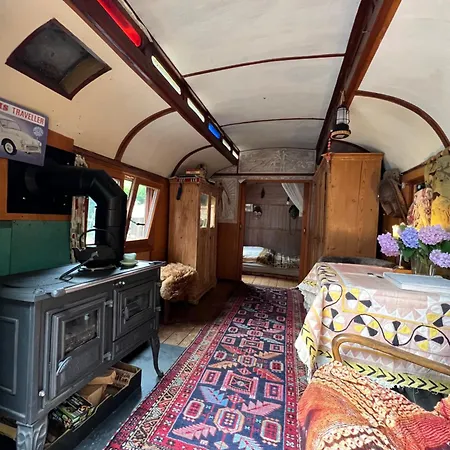 Historischer Zirkuswagen Mit Outdoor-kueche Und Orientalischem Bad פארק נופש באד וואלדסי