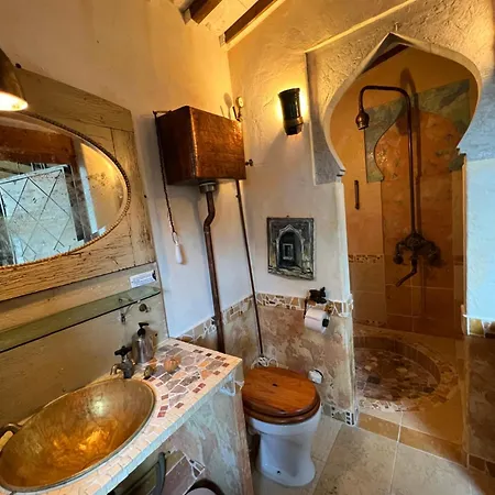 Historischer Zirkuswagen Mit Outdoor-kueche Und Orientalischem Bad פארק נופש