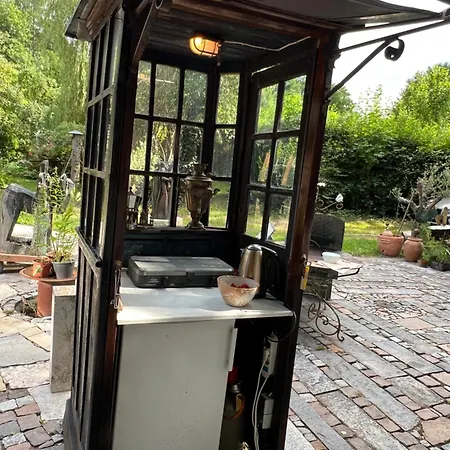 Historischer Zirkuswagen Mit Outdoor-kueche Und Orientalischem Bad