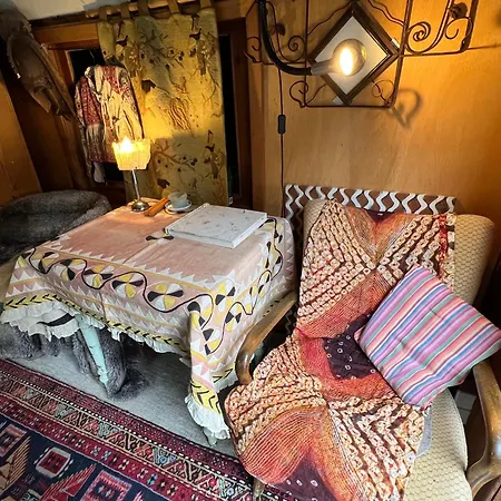 פארק נופש Historischer Zirkuswagen Mit Outdoor-kueche Und Orientalischem Bad *